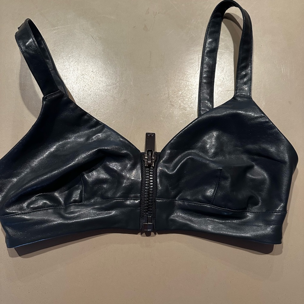 Alo yoga top size  X Small